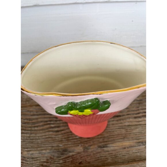 Vintage 1960s Red wing Pottery Fan Vase Strawberry Embellished Retro - Picture 3 of 13